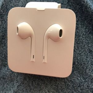 iPhone earbuds